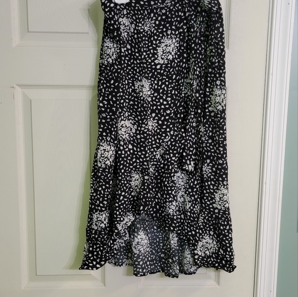 Black and White patterned midi skirt, flowy, wrap like style, Wrap Ruffle A-Line